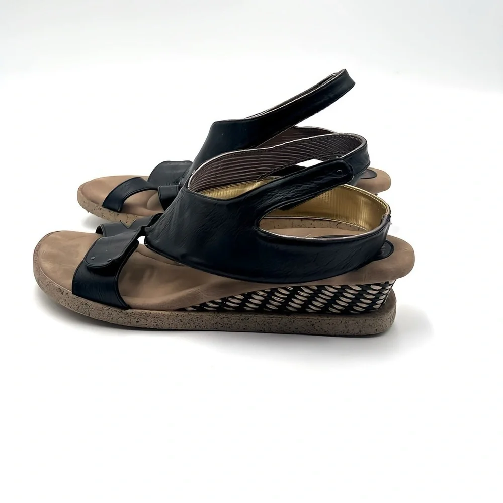 Modzori Palmyra Low Wedge Travel REVERSIBLE Sandal Black, Gold & Silver Size 9
